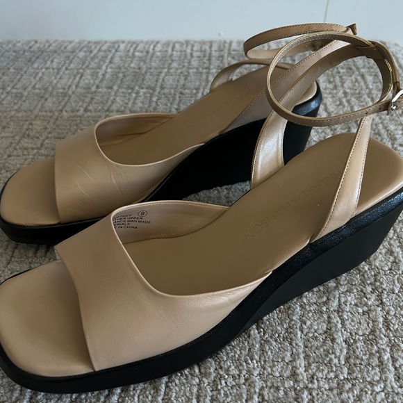 286. Tan Leather Ankle Strap Wedge Sandals Size 9 - Picture 3 of 8